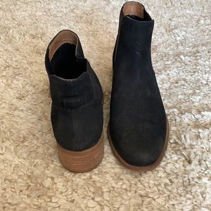 Black Caslon Chelsea boots